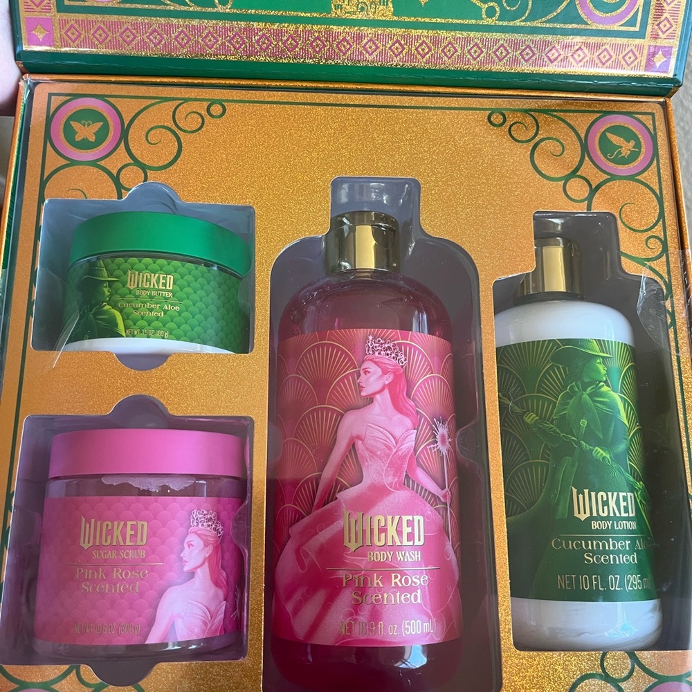 Wicked Luxury Bath 4 Piece Set - Picture 4 of 7